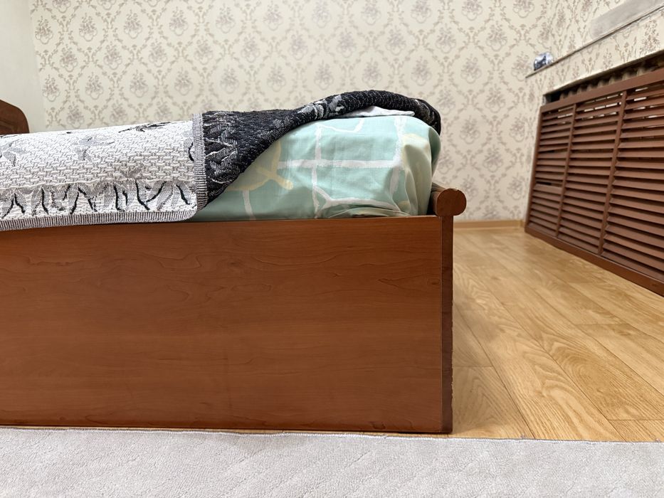 Продам двуспальную кровать