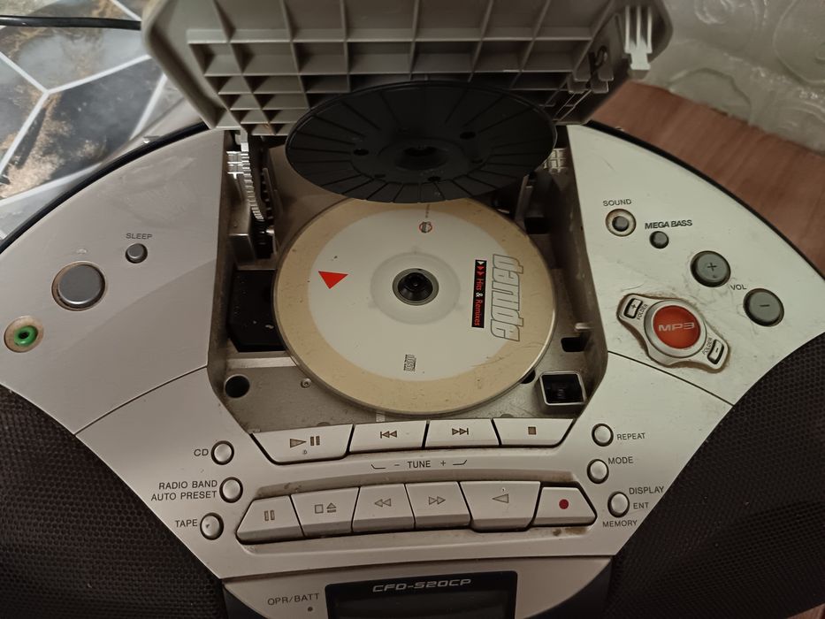 Мп-3, радио и магнитофон Sony