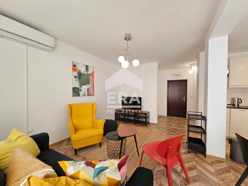 Дава се под наем Тристаен апартамент в Варна, Цветен квартал - 114 кв.м за 850 € - Снимка #4