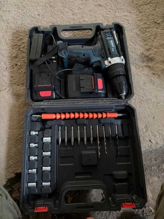 аккумуляторная дрель-шуруповерт Bosch UniversalDrill
