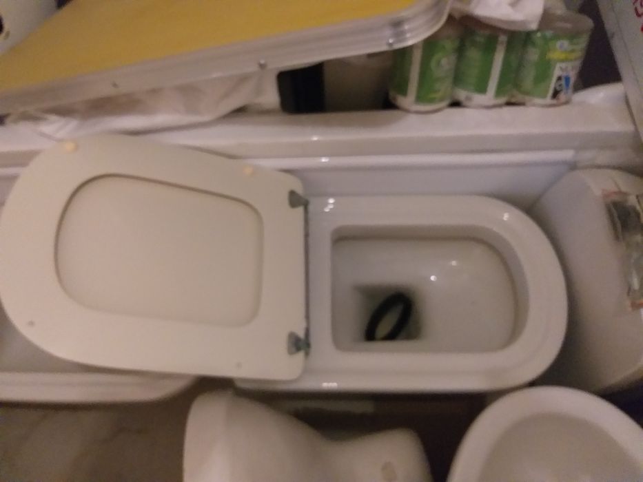 Vand obiecte sanitare WC bideu cada dus