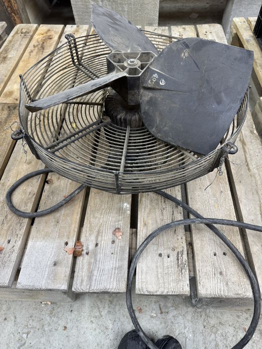 Осевой промышленный винтилятор 220в.