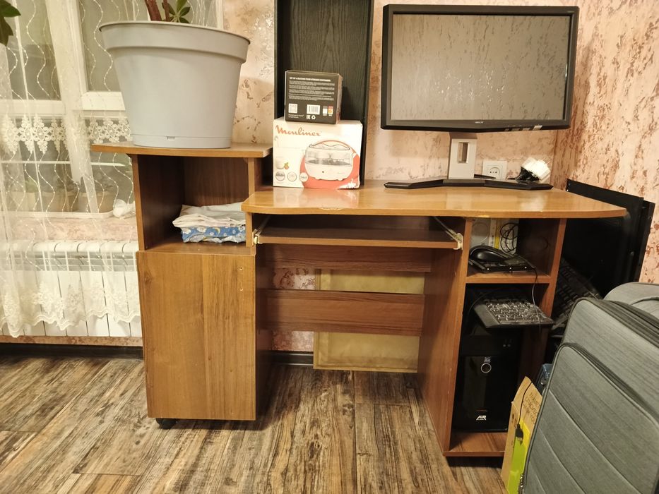 Компьютерный стол