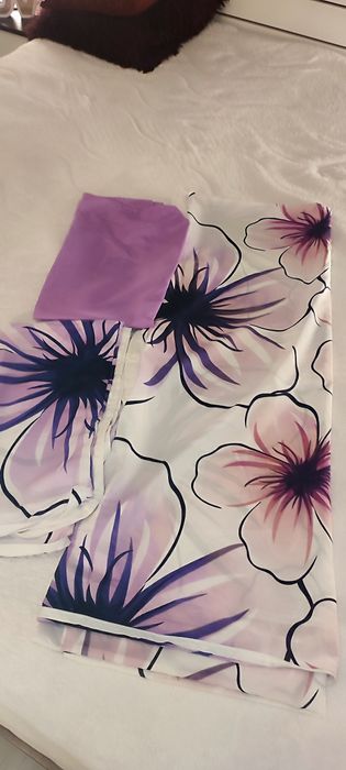 Lenjerie de pat, mov-alb, material fin satinat, nou