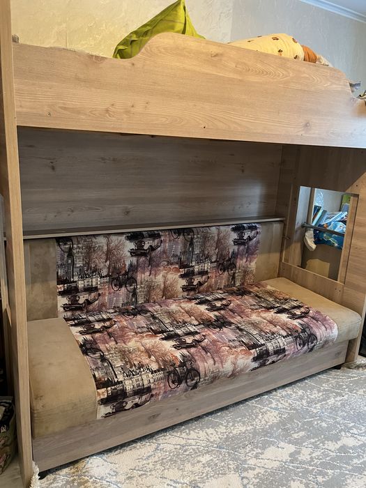 Двухярусная кровать с диваном