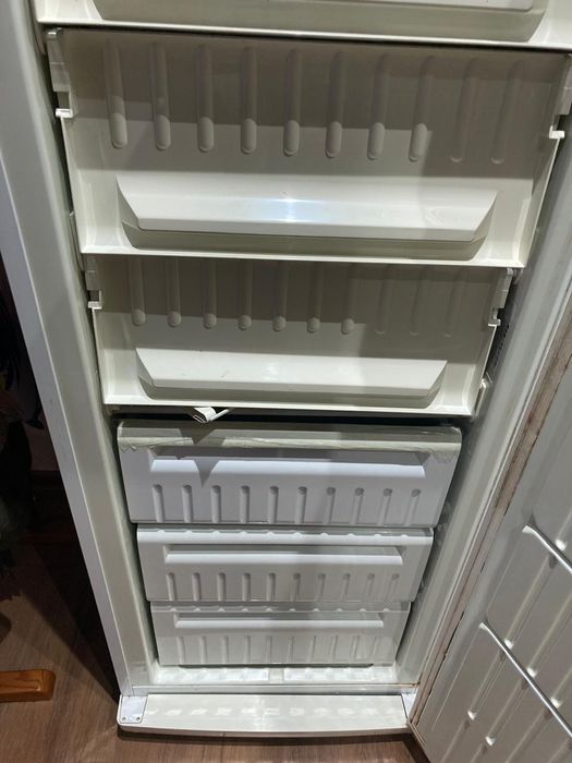 Продам  морозильную камеру Stinol