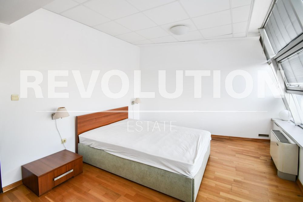 Мезонет с ГАРАЖ в центъра на София.