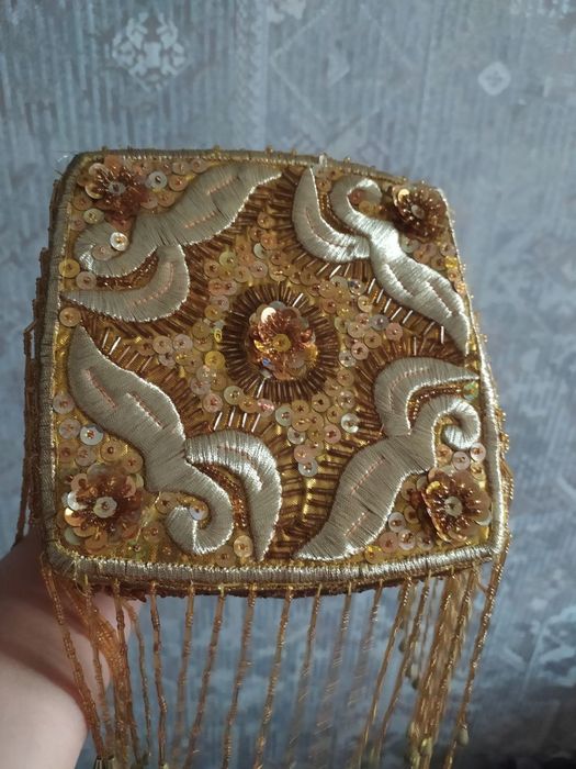 Келинлар учун либос, ва дуппи