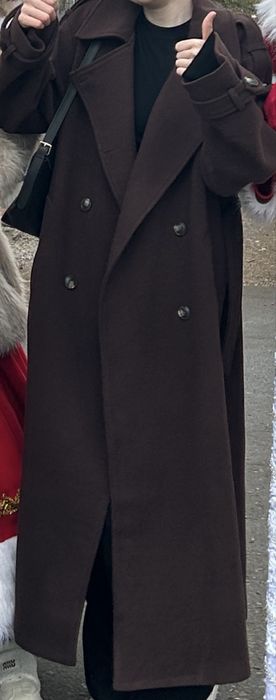 темно коричневое пальто
