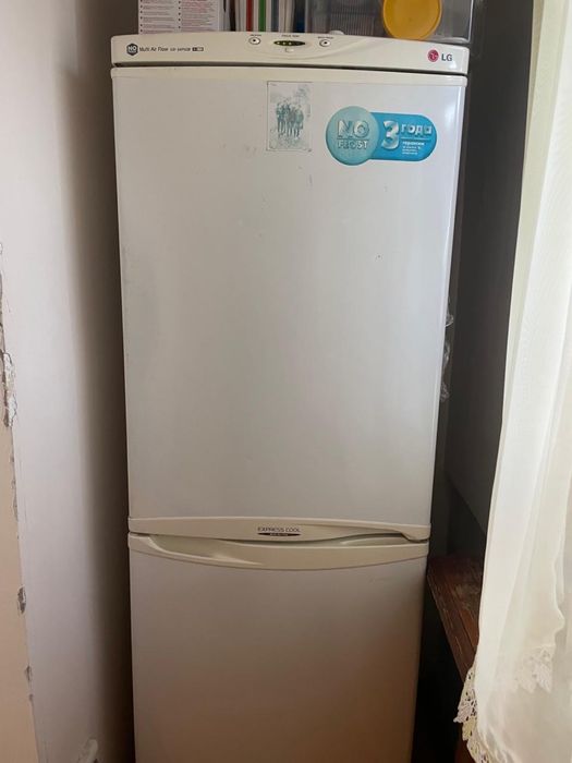 Продам диваны, платяной шкаф, холодильник