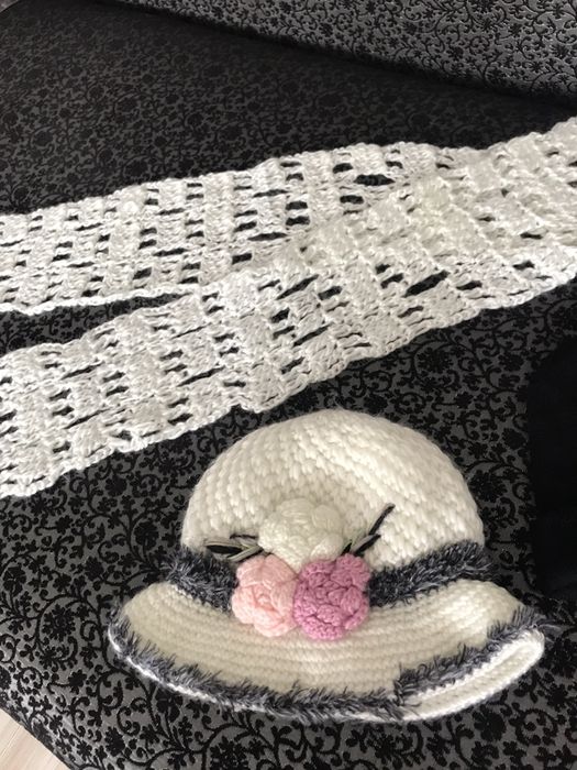 Красив комплект Шал и шапка + подарък