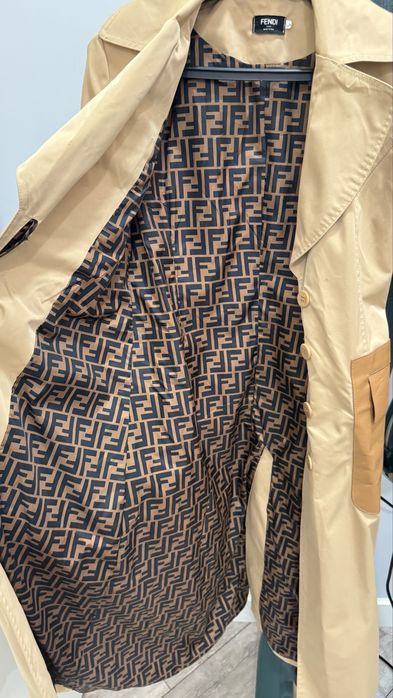 Продам плащ, размер S