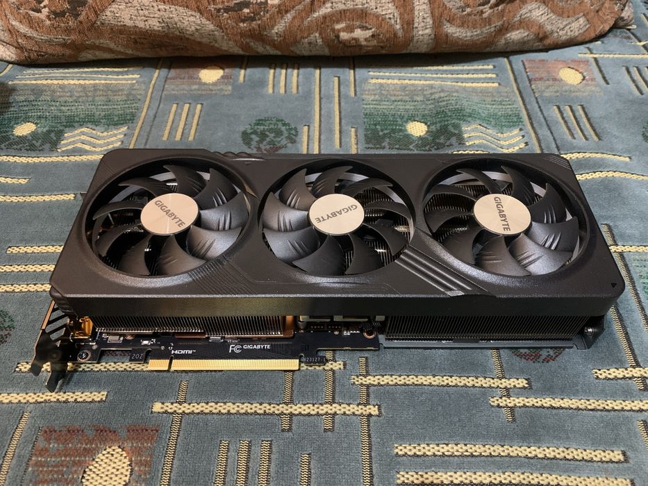 Видеокарта Gigabyte GeForce RTX 4070 Super Gaming OC
