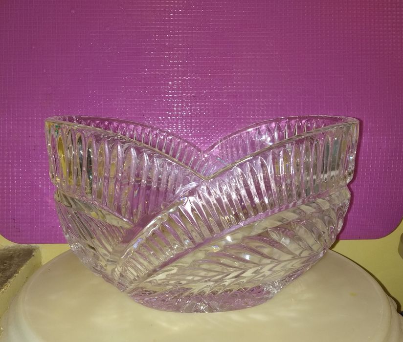 Продаются хрустальная вазочка