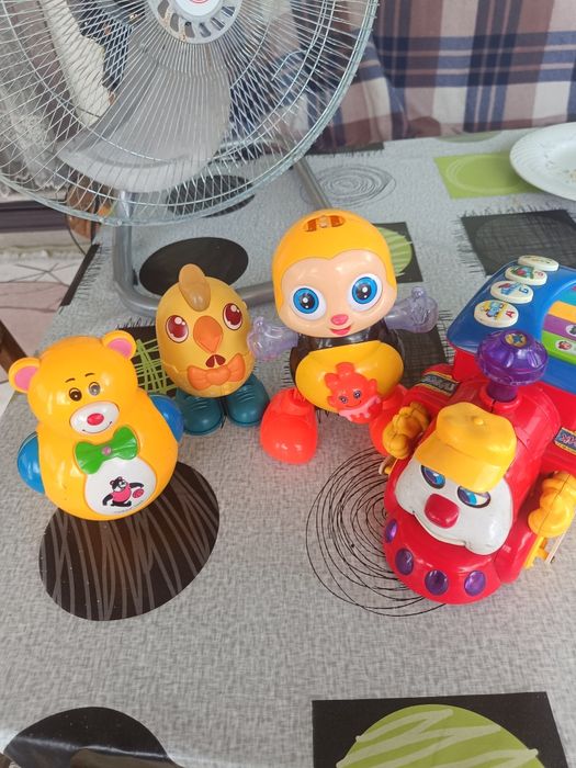 Продам игрушки малышам