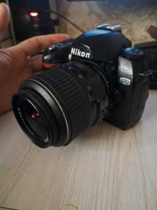 Продам Фотоаппарат Nikon D70 !