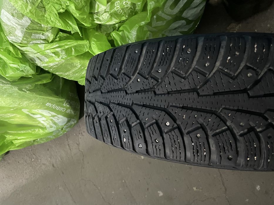 Резина Зима Nokian 215/65/16