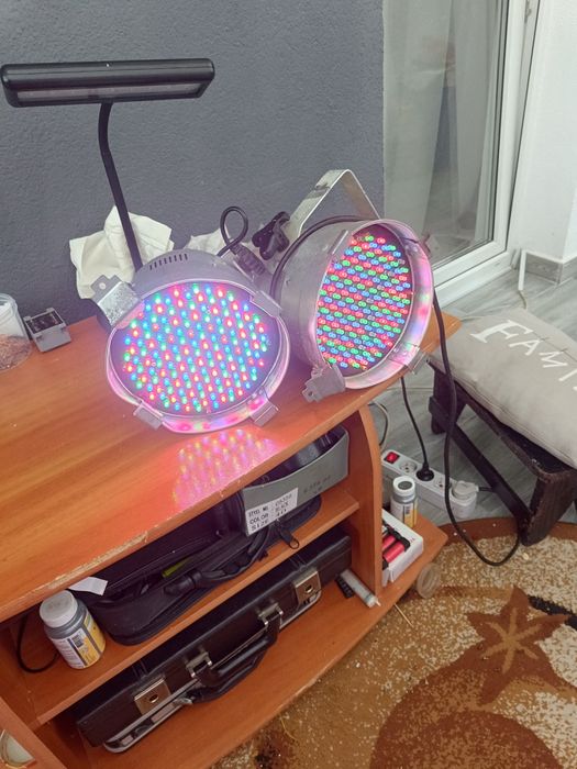 Vând două Par-Led RGB.