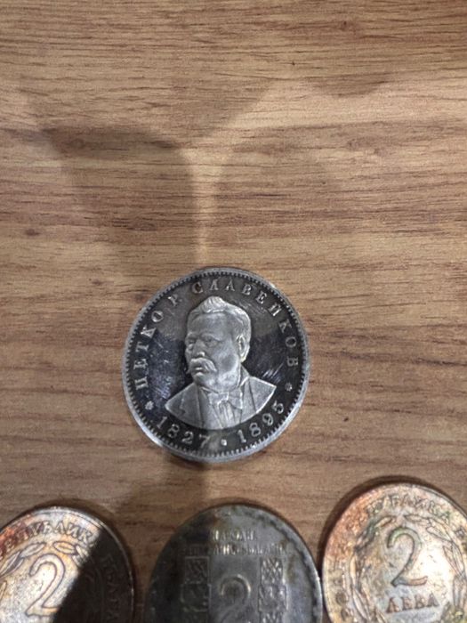 Продавам стари монети от различни години стотинки и левове.