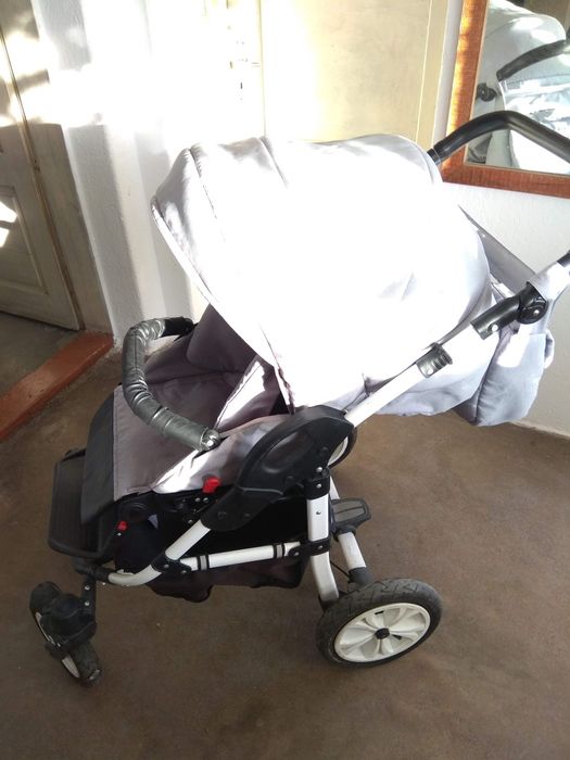 Бебешка количка.