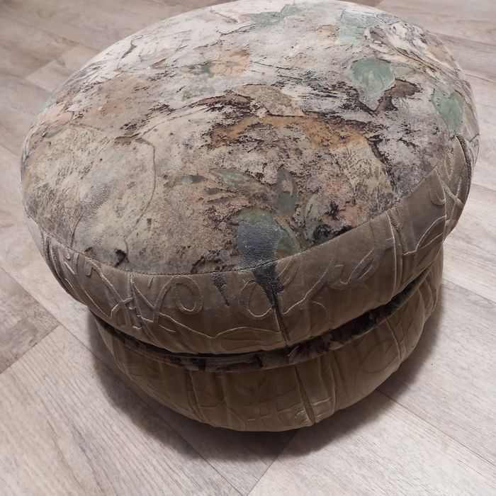 Пуфик в хорошем состоянии