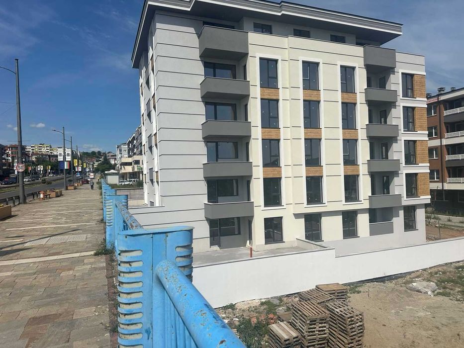 Продава се Тристаен апартамент в Кърджали, Възрожденци - 97 кв.м за 831 €/кв.м - Снимка #1