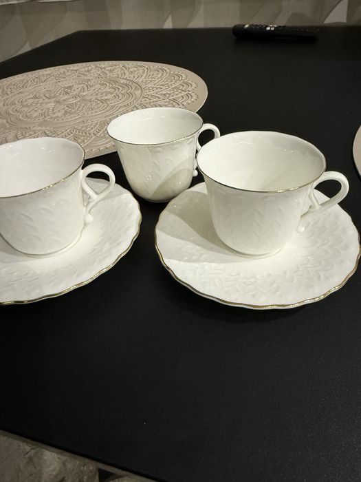 Сервиз от костен порцелан,цена  55 евро.
