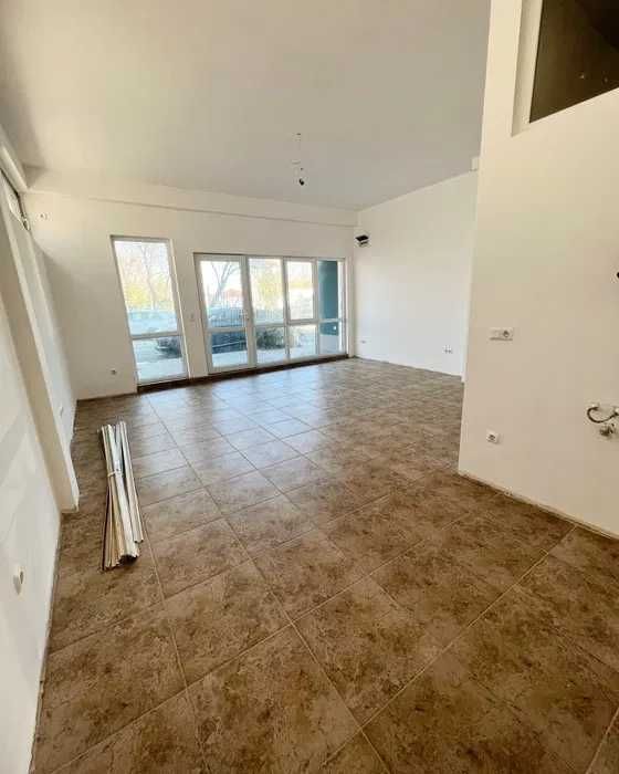 Продава се Офис в Царево - 43 кв.м за 989 €/кв.м - Снимка #4