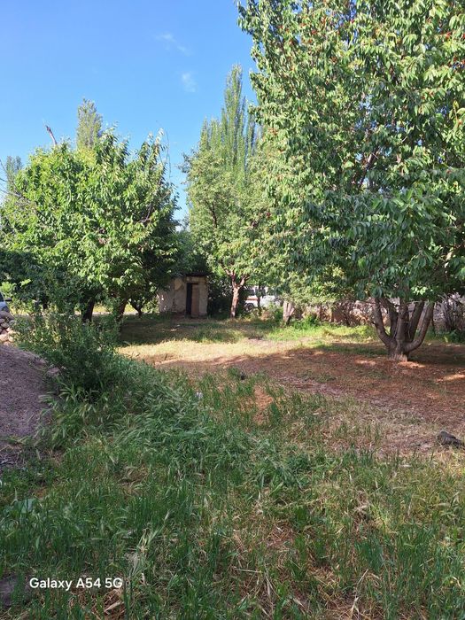 Тезлик билан 6 хонали 15 сотик участка сотилади