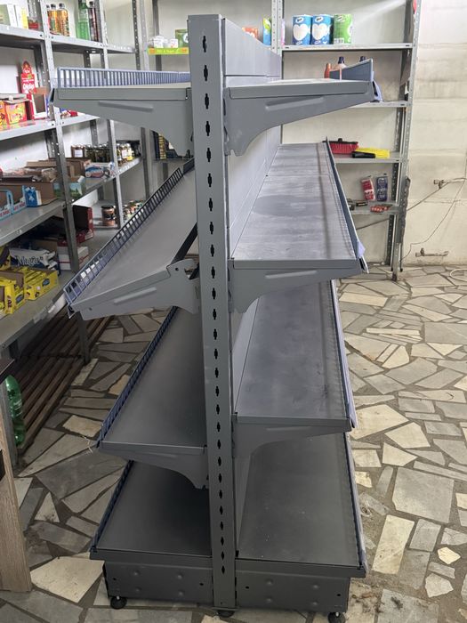 Островен стелаж за магазин