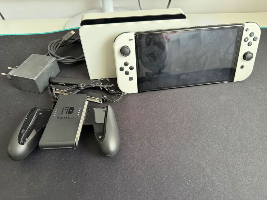 Nintendo Switch OLED - Dock - Joy-Con Grip & Straps