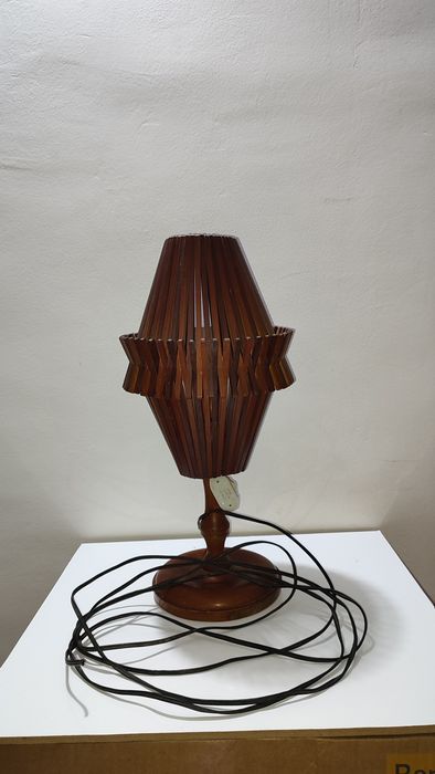 Veioza veche  din lemn