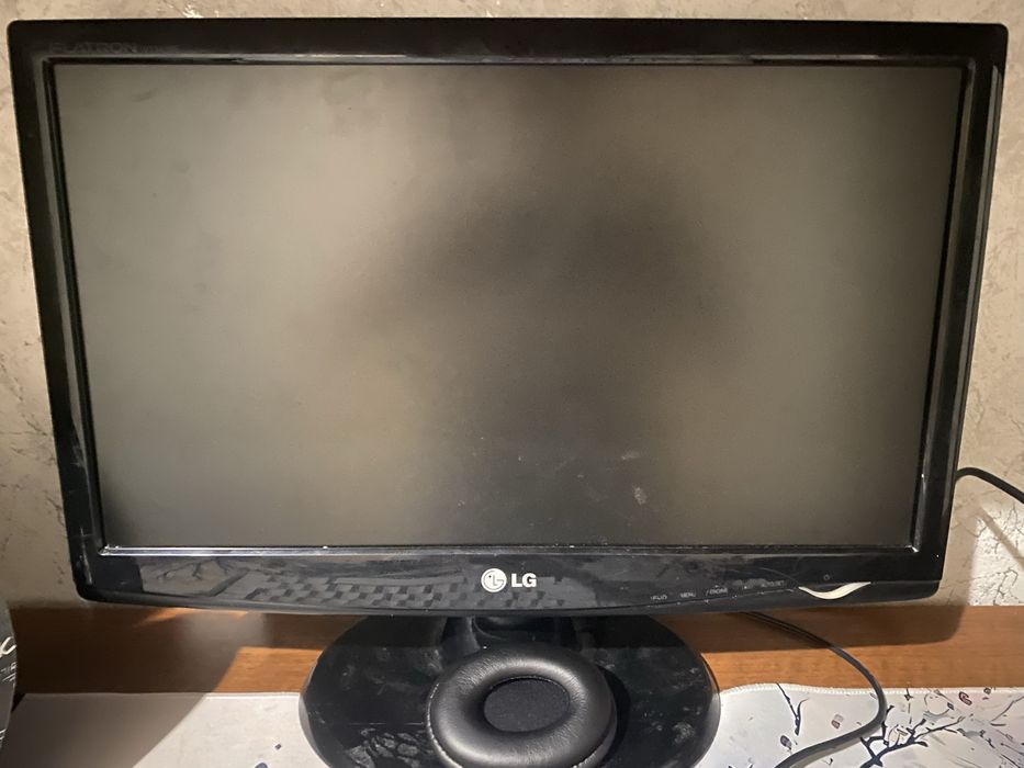 Монитор LG.