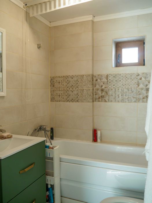 Apartament la casa central, 3 camere si curte privata
