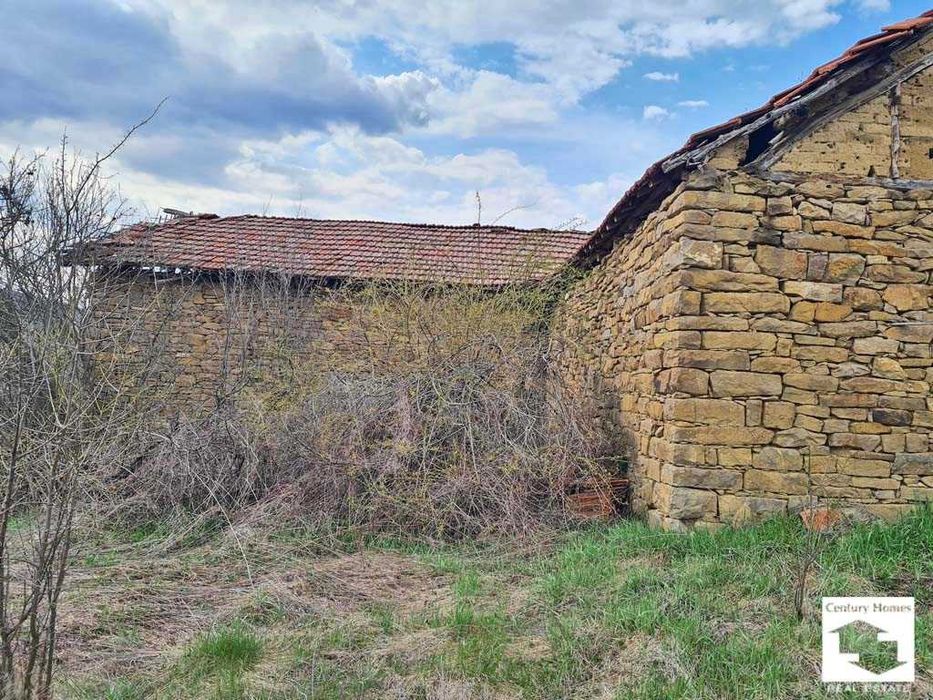 170226 Стара къща с голям двор в китно село на 3 км от град Дряново