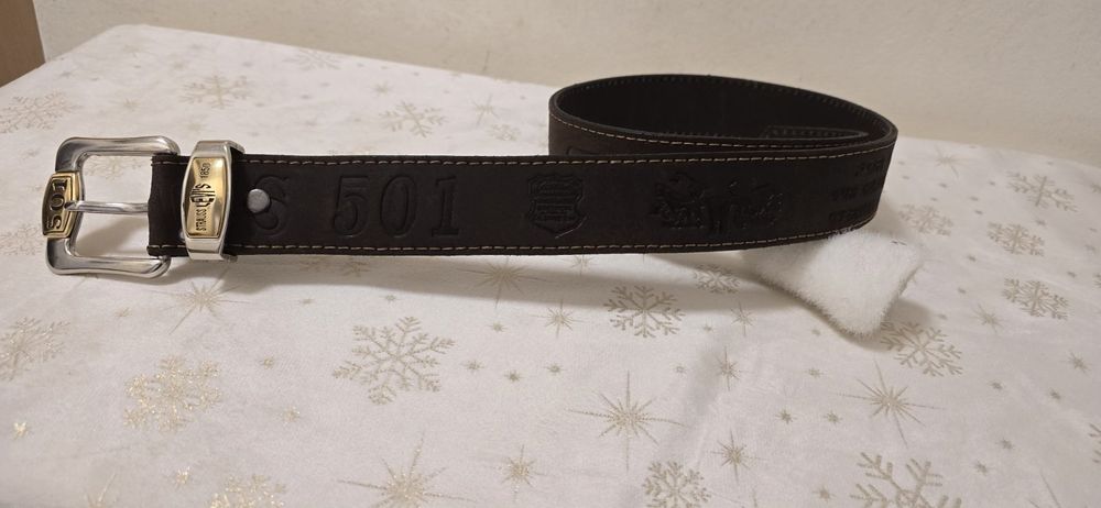 Винтидж кожен колан Levi's 501.Коланът е изработен от кафява кожа