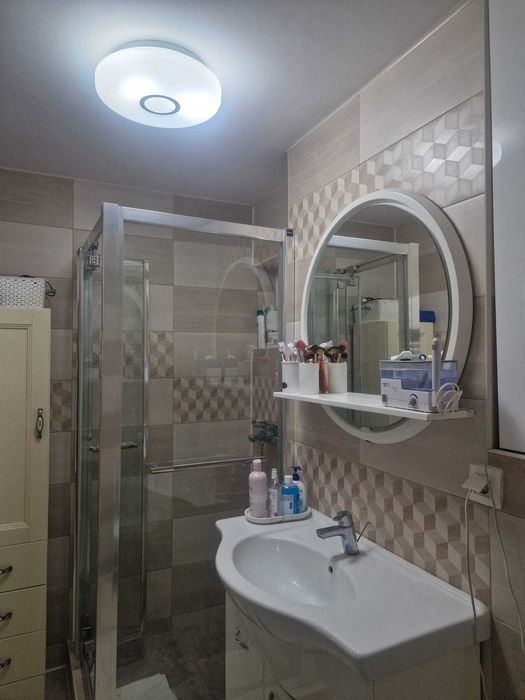 Apartament de vânzare cu 3 camere renovat în Urziceni, Ialomița