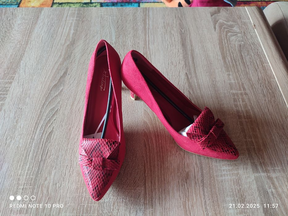 Елегантни дамски обувки