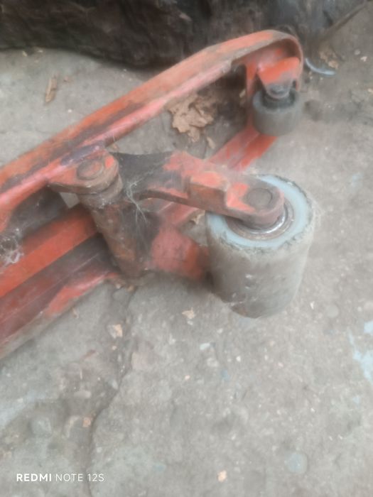 Vînd liză și cărucior tip platformă