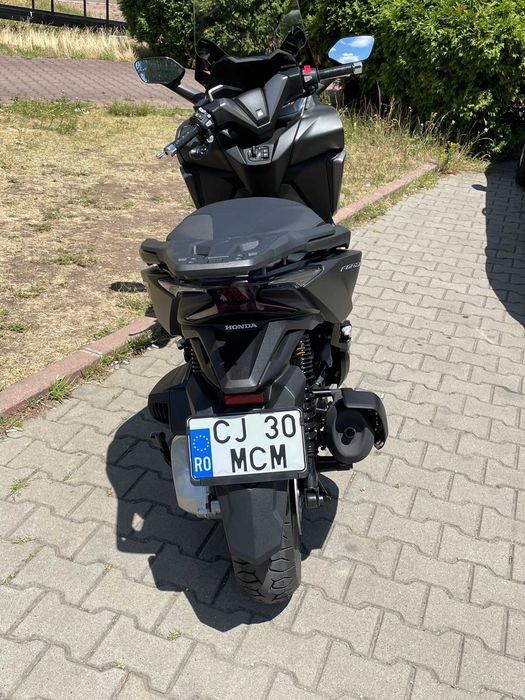 Honda forza 350    .
