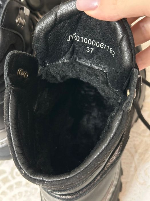 Продам зимнюю обувь