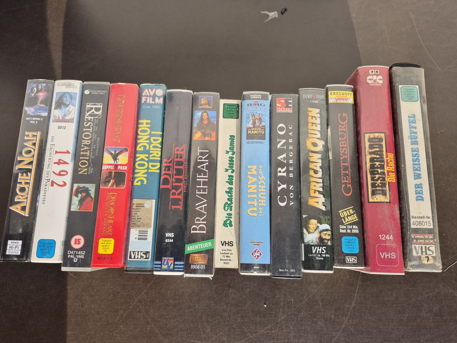 Vând 14 casete video VHS originale colectie filme istorice,Război ,western