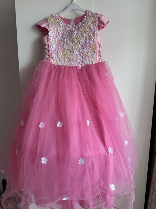 платье нарядное