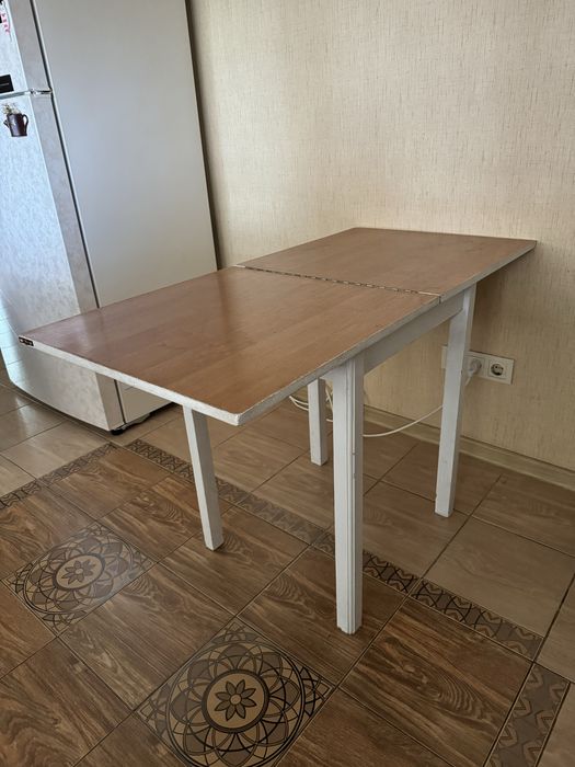 Стол кухонный , раскладывается