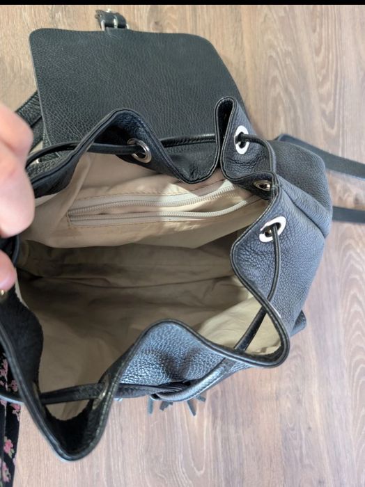 Vând rucsac piele naturala model Laura Maxim
