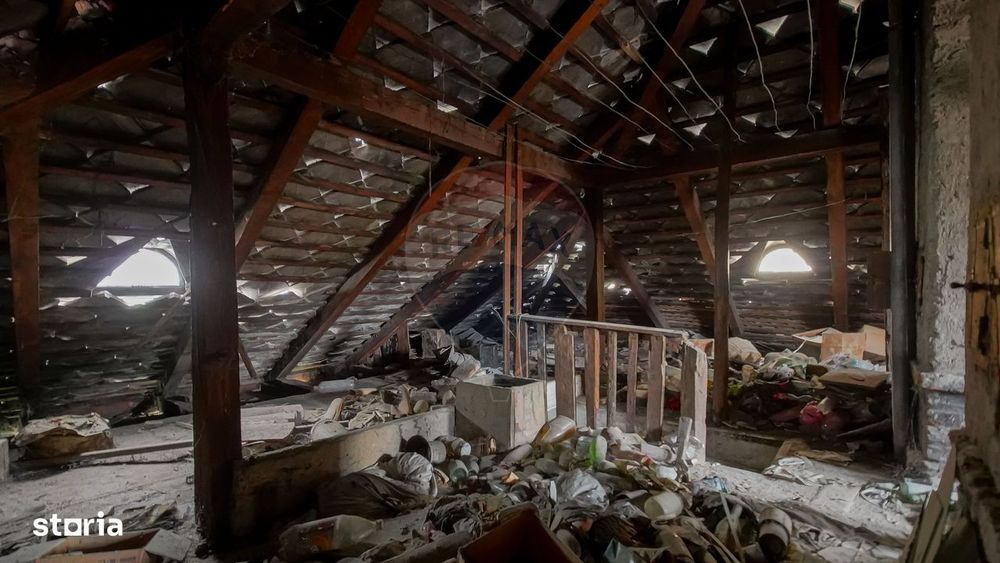 Vilă pe str Alexandru Ioan Cuza, 10 camere, S + P + E, teren 282 mp