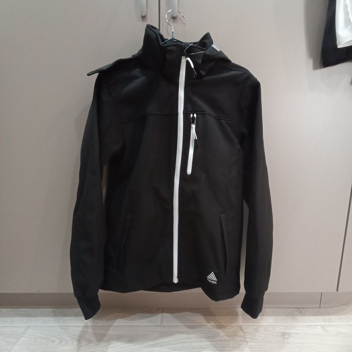 Продам весеннюю куртку на подростка