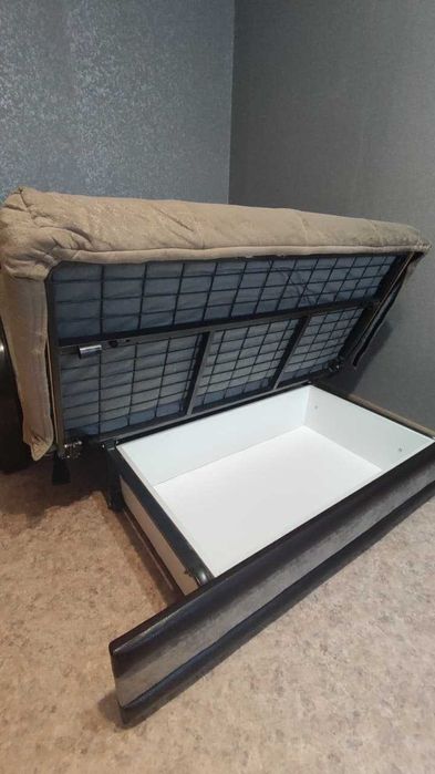 Продам диван. В хорошем состоянии.