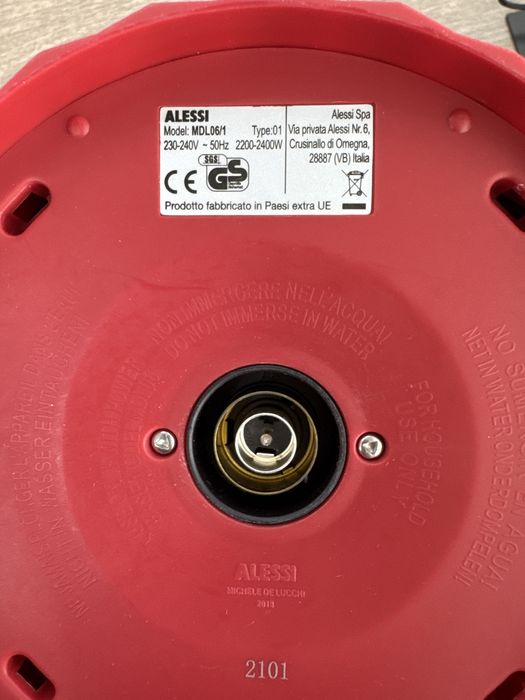 Fierbator de apa Alessi rosu