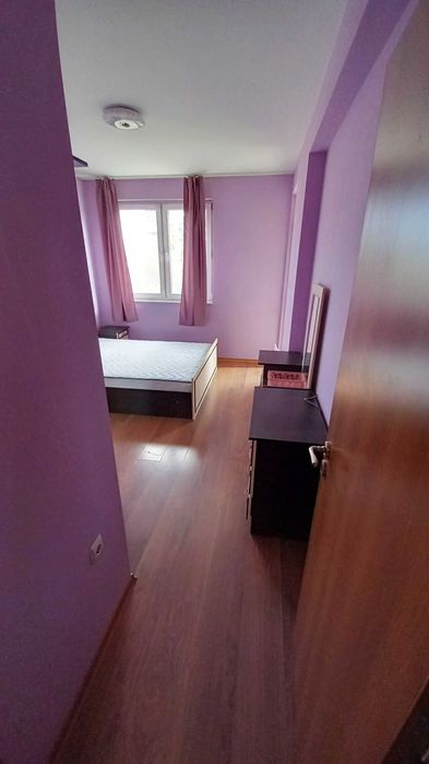 Двустаен апартамент в жк Сухата река